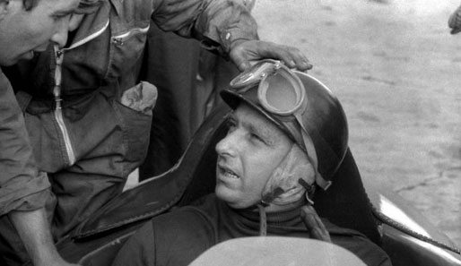 ...und gewann mit dem legendären Juan Manuel Fangio gleich in beiden Jahren den Titel