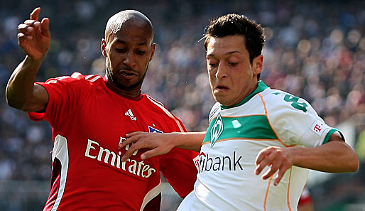 Da Diego (Muskelfaserriss) fehlte, lastete der Bremer Spielaufbau hauptsächlich auf den Schultern von Mesut Özil (rechts)