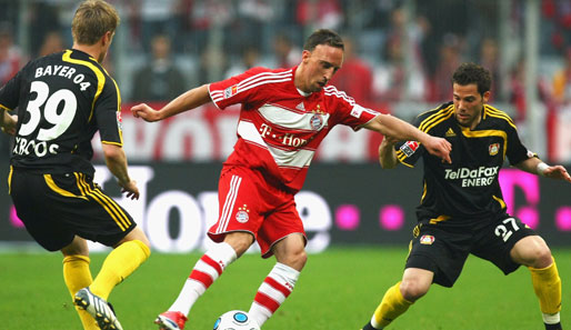 Bayern - Leverkusen 3:0: Nachdem Ribery (M.) in Cottbus noch passen musste, war er gegen Bayer wieder dabei