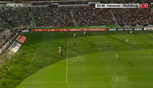 Das 0:4: Misimovic darf von der rechten Seite ungestört flanken. In der Mitte stehen zwei Wolfsburger gegen einen Hannoveraner