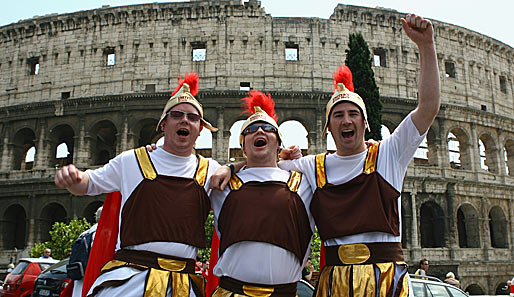 Über den Tag hinweg sah man in Rom reichlich skurrile Personen und dazugehörige Outfits