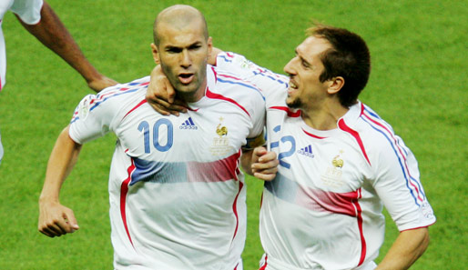 Im Ausland ist Bayerns Ribery (r.) wieder mal ein heißes Thema: Zidane würde den Franzosen gerne bei Real Madrid sehen (13.51 Uhr)