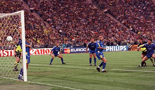 1997 schaffte Borussia Dortmund den ersten Champions-League-Sieg einer deutschen Mannschaft. Karl-Heinz Riedle traf doppelt
