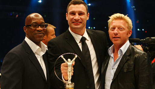 Wo der kleine Klitschko boxt ist der große natürlich nicht weit: Vitali mit Ed Moses, Becker und dem Laureus Award für das Comeback des Jahres