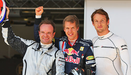Der Kampf um den Sieg wird sich jedoch zwischen Red Bull mit Vettel (M.) und Brawn GP mit Button (r.) und Barrichello (l.) entscheiden