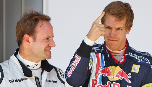 Fast schon diebische Freude bei Vettel, der die Brawn-Phalanx endlich mal wieder durchbrochen hat