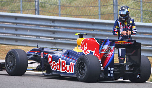 Die Miene von Vettel verfinsterte sich aber schnell, als er im zweiten Training mit technischem Defekt früh liegen blieb
