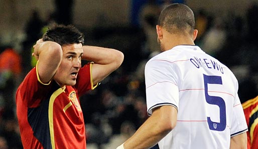 Ein geschlagener Torrero: David Villa (l.) verpasste mit Spanien den alleinigen Weltrekord an unbezwungenen Spielen