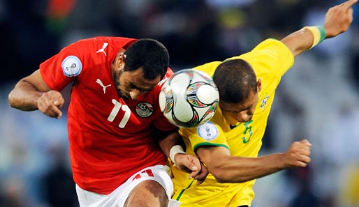 Mohamed Shawky und Felipe Melo im Zweikampf: Brasilien und Ägypten schenkten sich nichts