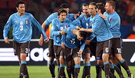 In der zweiten Hälfte drehte Italien dann aber das Spiel und siegte noch souverän mit 3:1