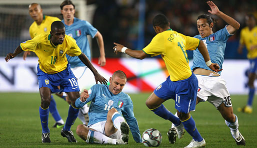 Italien - Brasilien 0:3: Das erwartete Top-Duell auf Augenhöhe wurde es nicht. Brasilien nahm die Hintermannschaft der Squadra Azzurra nach allen Regeln der Kunst auseinander