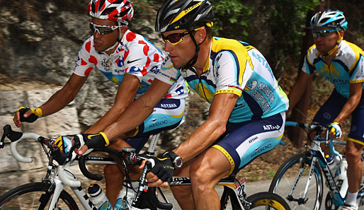 Lance Armstrong und Alberto Contador (l.) hatten genug Zeit für ein kleines Schwätzchen. Ob sie über die Kapitänsrolle bei Astana geredet haben?