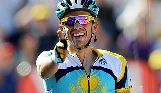 Zu Lance Armstrong waren es sogar 95 Sekunden. Der Spanier feierte seinen Triumph mit einer Pistolen-Geste...