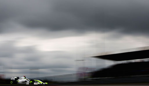 Jenson Button haderte mit dem kalten und feuchten Eifel-Wetter. Trotzdem wurde er am Ende Dritter
