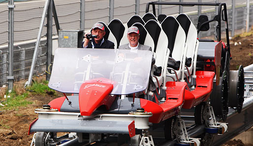 Die ersten Tester bei der Jungfernfahrt waren Nürburgring-Chef Walter Kafitz und Boris Becker, der alles auf Video festhielt