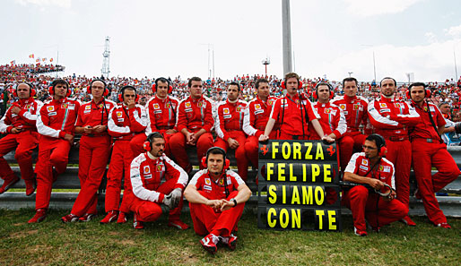 Tolle Geste der Ferrari-Crew: In Gedanken waren sie beim verletzten Felipe Massa