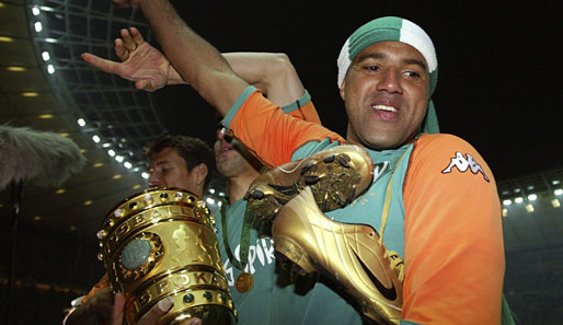 Der größte Erfolg: 2004 holte Bremen erstmals in der Vereinegeschichte das Double. Damals mit dabei: Paradiesvogel Ailton