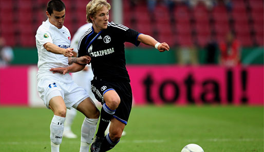 Der Top-Zugang: Lewis Holtby (18). Das wenige Geld, das der FC Schalke hatte, gab er für Holtby aus. Flink, wuselig - aber noch inkonstant