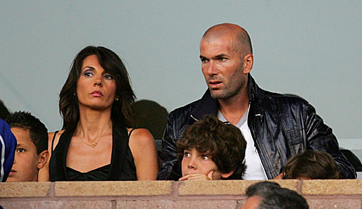 Zinedine Zidane (Berater Real Madrid): "Ich hätte ihn an Reals Stelle verpflichtet. Er ist ein exzellenter Spieler und war der Held bei Inters Titelgewinn 2009."
