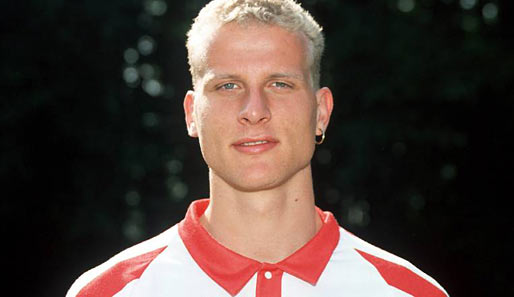 Carsten Janckers erste Station im bezahlten Fußball war der 1. FC Köln. In den Saisons 93/94 und 94/95 spielte er fünf Mal Bundesliga und erzielte ein Tor
