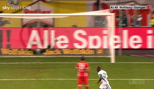 Mathieu Delpierre wollte auch noch helfen, aber da zappelt der Ball schon im Netz. Grafite erzielt das 2:0 und dreht jubelnd ab
