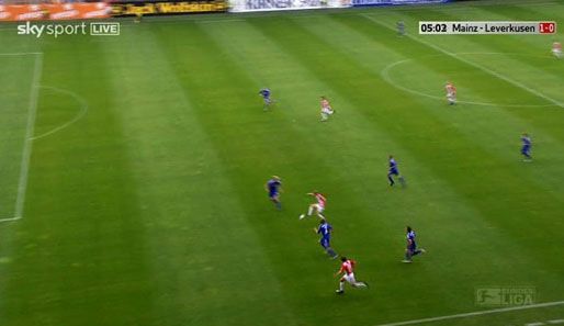 Mainz 05 - Bayer Leverkusen: Kapitän Hoogland bringt den FSV in der 5. Minute in Führung. Vorarbeit: Andreas Ivanschitz