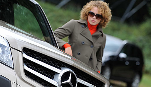 Ein Autokino, die DFB-Nationalmannschaft der Frauen und die SUV-Dieselmodelle von Mercedes-Benz: Frauen, Autos, Fußball einmal anders