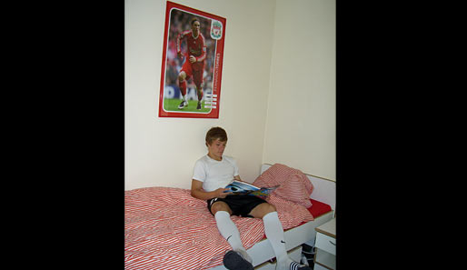 Der fast 18-Jährige Michael Böhm hat hingegen ein Einzelzimmer. Er spielt in der A-Jugend von Erkenschwick - und träumt von Fernando Torres