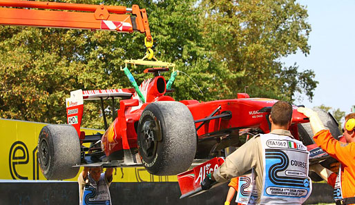 Ein Ferrari am Haken - kein schönes Bild für den italienischen Formel-1-Fan