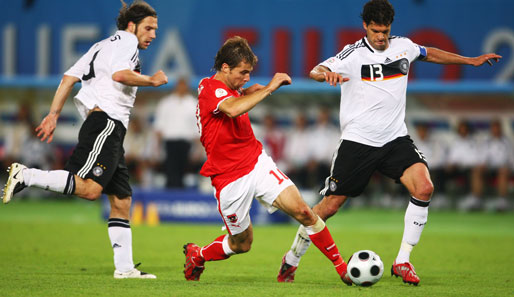 ...auf dem Feld lief es für ihn mit dem neuen Spielgerät weniger gut: Gegen Deutschland verloren die Österreicher mit 0:1