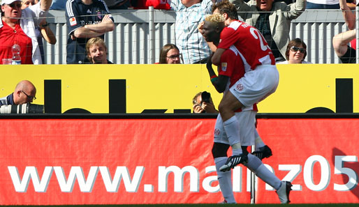 Für den Aufsteiger erzielte der Österreicher (r.) sein erstes Tor ausgerechnet gegen den Rekordmeister Bayern München