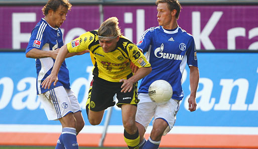 Schalke verteidigte den knappen Vorsprung gegen Dortmund verbissen - und gewann das Derby mit 1:0