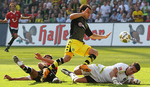 Hannover 96 - Borussia Dortmund 1:1: Tamas Hajnal scheitert mit einer guten Chance an Enke-Vertreter Florian Fromlowitz