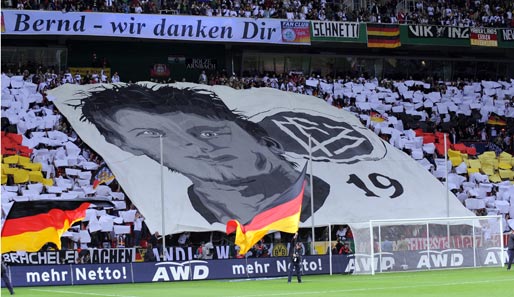 Der weiße Brasilianer - Bernd Schneider wurde vor der Partie gebührend von den Fans verabschiedet
