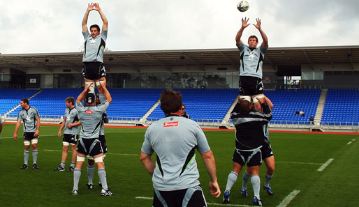 So grazil kann Rugby sein: Männliche Hebefiguren beim Training der All Blacks in Auckland, Neuseeland