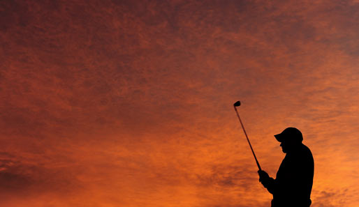 So schön romantisch kann Golf sein. Alastair Forsyth im Abendrot beim Turnier in Castellon de la Plana, Spanien
