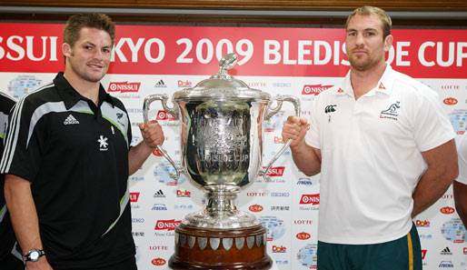 Am Samstag steigt in Tokio der traditionsreiche Bledisloe Cup zwischen den Rugby-Nationalteams Neuseelands (All Blacks, l.) und Australiens (Qantas Wallabies)