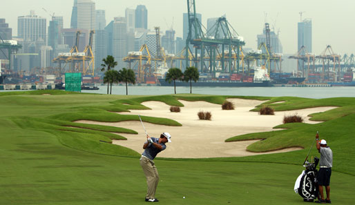 Nur nicht den Golfball ins Meer schlagen: Anton Haig bei den Barclays Open in Singapur