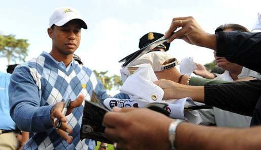 Golf-Star Eldrick Tiger Woods machte seinen Fans in San Francisco eine Freude und schrieb fleissig Autogramme