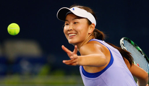 Shuai Peng besiegte in Peking die Russin Maria Scharapowa mit 6:4, 6:2 und hatte danach viel Freude vor dem eigenen Publikum