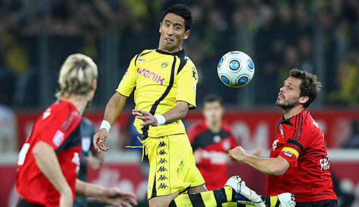 Leverkusen - BVB 1:1: Welttorjäger Lucas Barrios macht seinem Ruf alle Ehre. Er bringt Dortmund in Leverkusen nach acht Minuten mit 0:1 in Führung