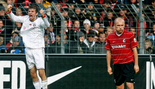 Thomas Müller (l.) erlöste den FCB mit seinem Treffer zum 1:0. Ivica Banovics Gesichtsausruck spricht Bände