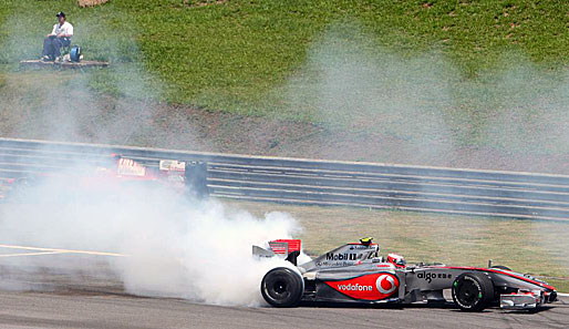 Heikki Kovalainen erwischte einen rabenschwarzen Renntag: Zuerst kollidierte er kurz nach dem Start mit Giancarlo Fisichella, dann blieb beim Boxenstopp der Tankrüssel hängen