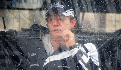 Nico Rosberg schaute angesichts des miesen Wetters reichlich bedröppelt drein