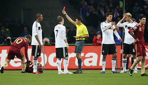 Schrecksekunde für den DFB: Bei seinem Debüt sah der Hamburger Jerome Boateng in der 69. Minute die Gelb-Rote Karte