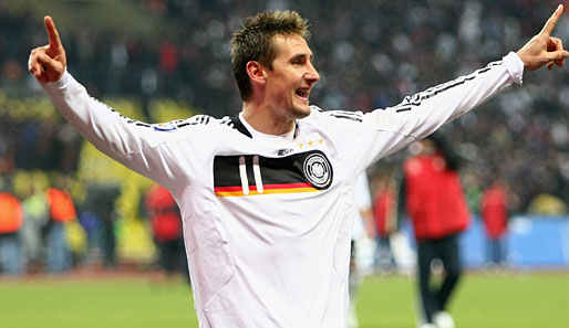 Noch einmal der Mann des Tages: Durch Kloses Tor ist Deutschland für die WM 2010 in Südafrika qualifiziert