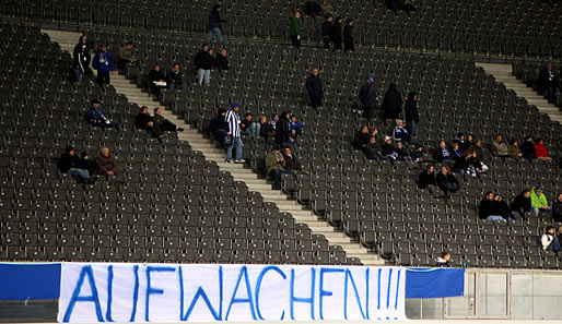 Hertha BSC - SV Heerenveen 0:1: Die Botschaft der wenigen Hertha-Fans ist eindeutig: Aufwachen!