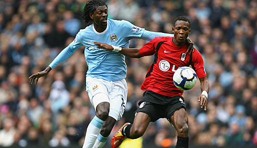 Manchester City - FC Fulham 2:2 - Emmanuel Adebayor (l.) konnte gegen Fulham nicht für den Sieg seiner Citizens sorgen