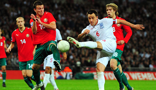 England - Weißrussland 3:0: Die schon seit einem Monat qualifizierten Engländer um Kapitän John Terry (2.v.r.) überzeugten im letzten Quali-Spiel