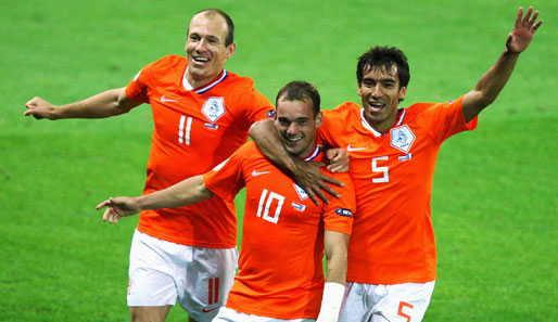 9. Platz: Niederlande (280 Millionen Euro, FIFA-Weltrangliste: 3.) mit Arjen Robben (l./ 30 Millionen), Wesley Sneijder (M./ 25 Millionen) und Robin van Persie (21 Millionen)